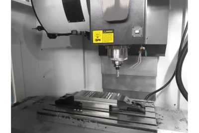 Фото JET JVM-1000LA CNC Фрезерный станок с ЧПУ Siemens 828D (Fanuc 0i) в интернет-магазине ToolHaus.ru